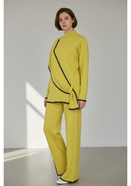 Asimetrik Şerit Desenleri ve Paça Yırtmaç Detaylarıyla Modern Tasarım Triko Ikili Takım - Sarı fiyatları