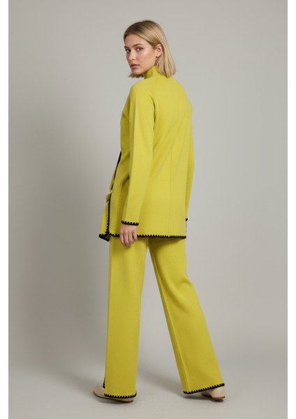 Asimetrik Şerit Desenleri ve Paça Yırtmaç Detaylarıyla Modern Tasarım Triko Ikili Takım - Sarı fırsatları