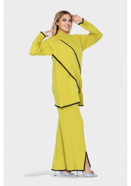 Asimetrik Şerit Desenleri ve Paça Yırtmaç Detaylarıyla Modern Tasarım Triko Ikili Takım fiyatları