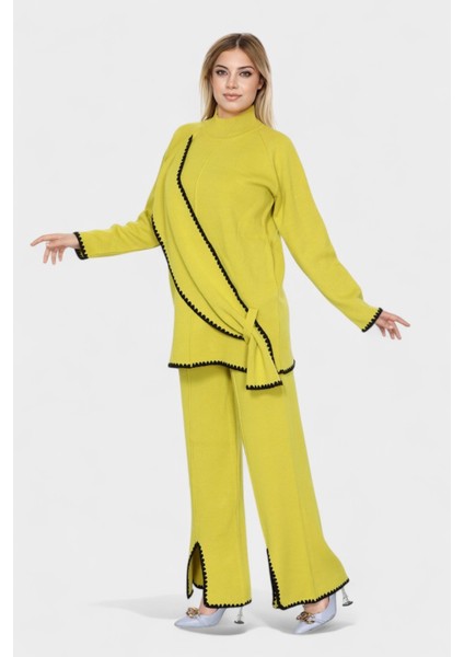 Asimetrik Şerit Desenleri ve Paça Yırtmaç Detaylarıyla Modern Tasarım Triko Ikili Takım modelleri