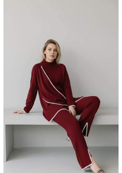 Asimetrik Şerit Desenleri ve Paça Yırtmaç Detaylarıyla Modern Tasarım Triko Ikili Takım - Bordo fiyatları