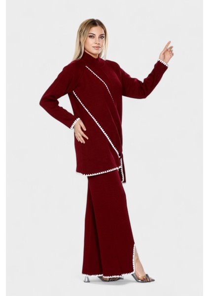 Asimetrik Şerit Desenleri ve Paça Yırtmaç Detaylarıyla Modern Tasarım Triko Ikili Takım - Bordo