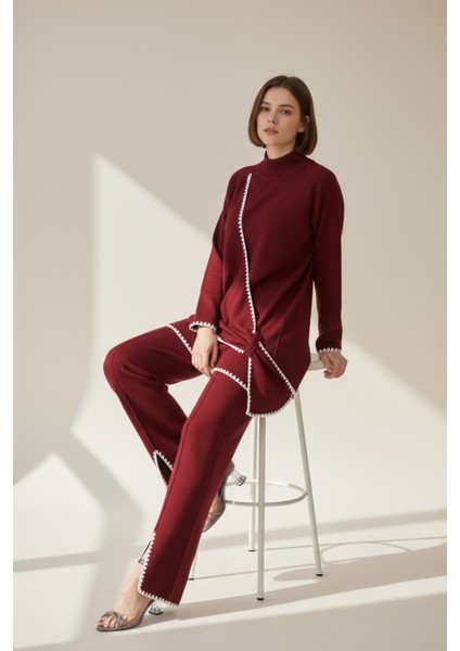 Asimetrik Şerit Desenleri ve Paça Yırtmaç Detaylarıyla Modern Tasarım Triko Ikili Takım - Bordo