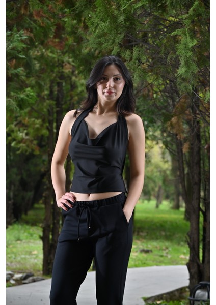 Paçası Yırtmaçlı,beli Lastikli ve Kordon Detaylı,havuç Kesim Pantolon fiyatları