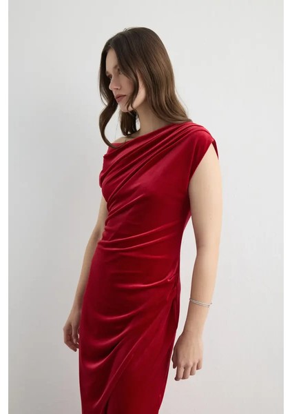 Asimetrik Omuzlu Kadife Uzun Elbise - Kırmızı fiyatları