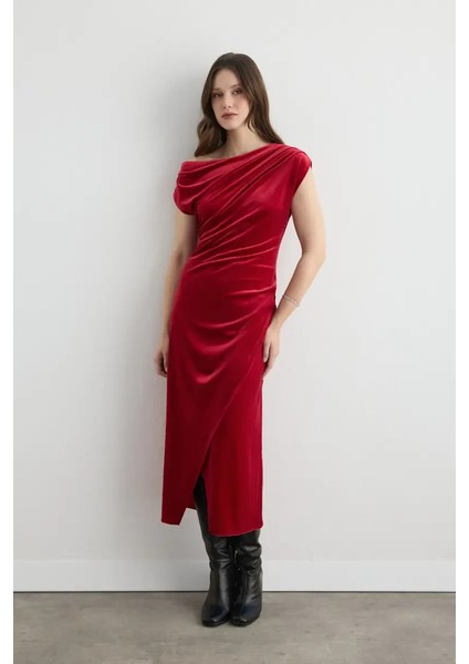 Asimetrik Omuzlu Kadife Uzun Elbise - Kırmızı fırsatları