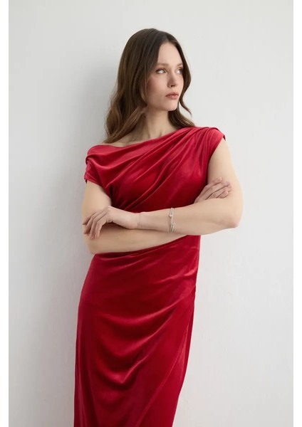 Asimetrik Omuzlu Kadife Uzun Elbise - Kırmızı indirimleri