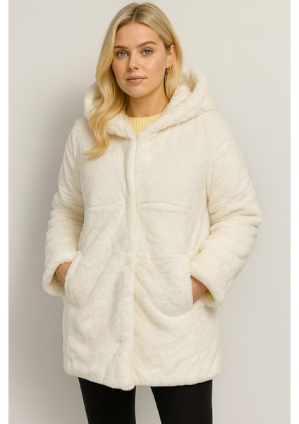 Kadın Kapüşonlu Peluş Ekru Mont | Astarlı – Cepli – Çıtçıt Kapamalı