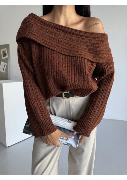 Rahat Kalıp Özel Iplik Madonna Yaka Kadın Triko Kazak