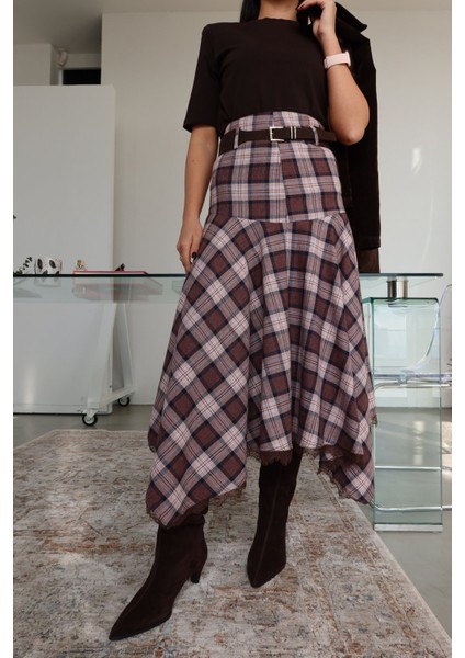 Etek Ucu Dantelli Süet Kemerli Ekoseli Etek modelleri