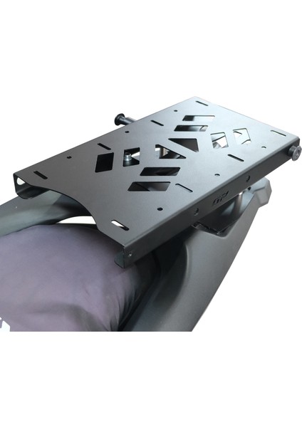 Yamaha Nmax 125 / 155 2021-2025 Uyumlu Pratik Tak-Çıkar Kızaklı Arka Çanta Demiri Siyah modelleri