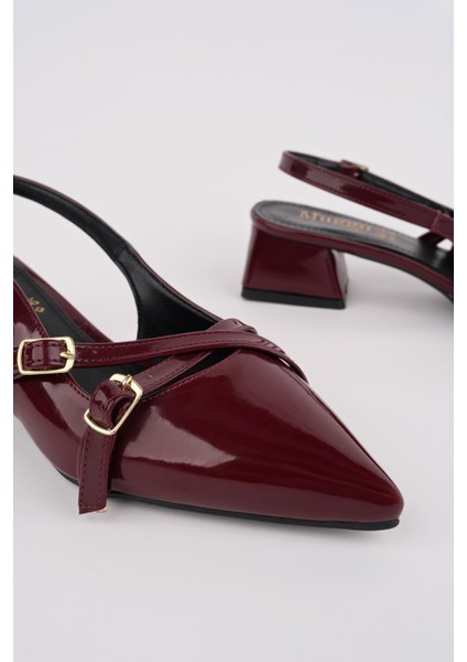 Lumina Sivri Burun Arkası Açık Kemer Detaylı Iki Bantlı Kadın Kısa Topuklu Ayakkabı