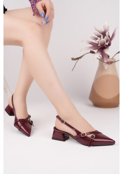Lumina Sivri Burun Arkası Açık Kemer Detaylı Iki Bantlı Kadın Kısa Topuklu Ayakkabı