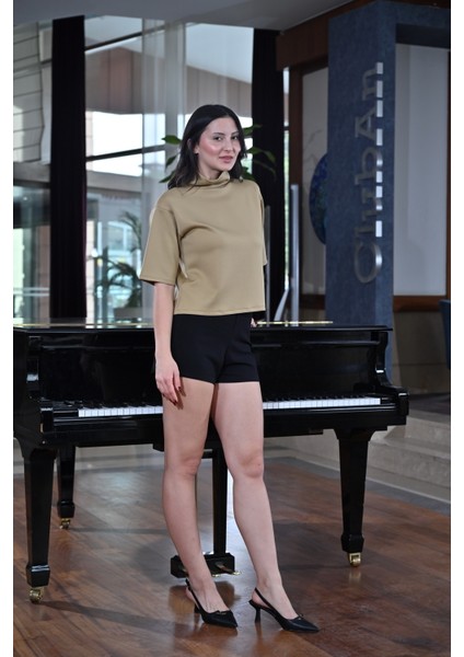 Paçası Yırtmaçlı,beli Lastikli ve Kordon Bağlamalı,havuç Kesim Pantolon