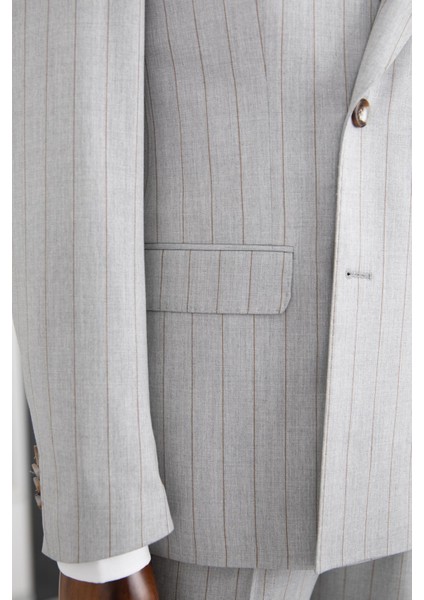 Erkek Kruvaze Takım Elbise Sivri Yaka Yarım Astar Çift Yırtmaç Modern Fit A.gri