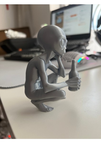 Uzaylı Figür Alkol Içen Uzaylı Alkol Şişesi Tutan Düşünen Biblo Figür 9 cm fiyatları
