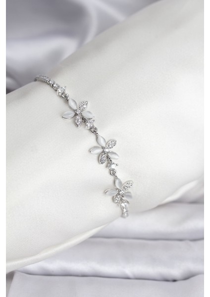 Çiçek Model Zirkon Taşlı Gümüş Renk Pirinç Su Yolu Kadın Bileklik