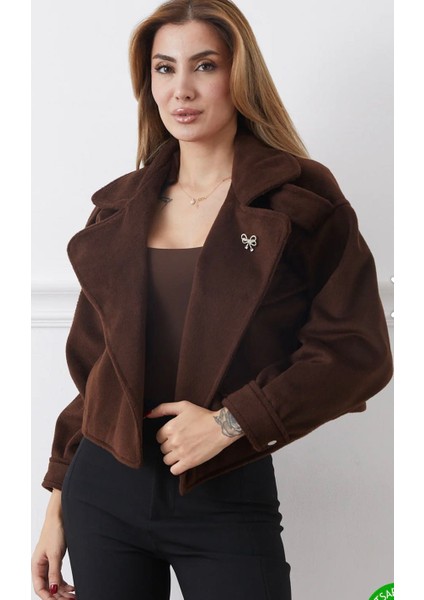 Broş Detaylı Kaşe Kaban