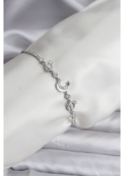 Charmlı Model Zirkon Taşlı Gümüş Renk Su Yolu Kadın Bileklik