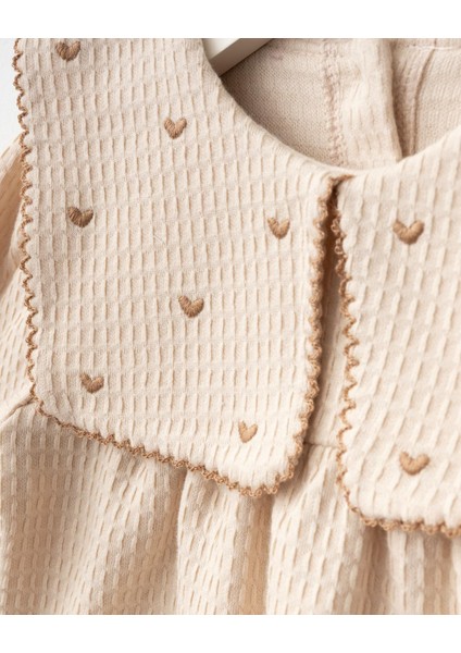 Kız Çocuk Pamuklu Bej Kalp Nakışlı Fırfırlı Elbise ve Saç Bandı Seti - Waffle Dokulu fırsatları