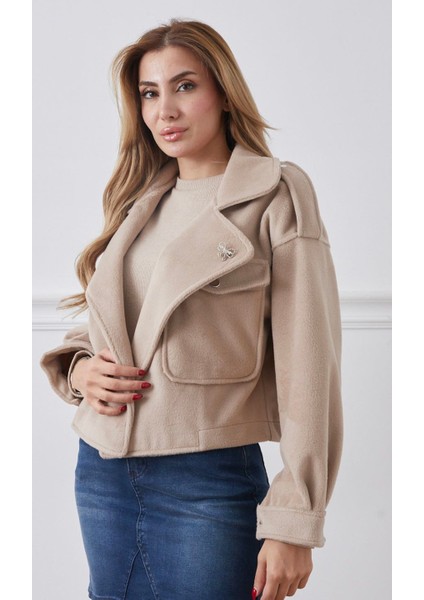 Broş Detaylı Kaşe Kaban