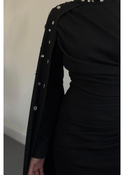 Feranya Yandan Taşlı Pelerinli Balık Abiye Siyah indirimleri