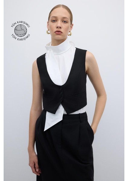 U Yaka Önü Düğmeli Yelek Siyah K2617016_001 indirimleri