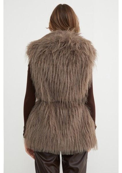 Kemer Detaylı Suni Kürk Yelek