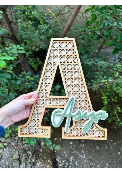 Kişiye Özel Ahşap Hazeran Desen Büyük Harf Isimli Kapı Süsü – Bebek Odası Hastane Süsü