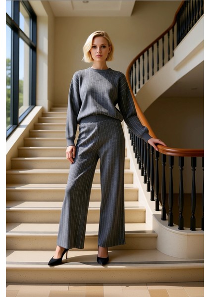 Kadın Alt Üst Triko Çizgili Oversize Kazak Pantolon Takımı Günlük Şıklık ve Bir Arada Sunuyor Spor