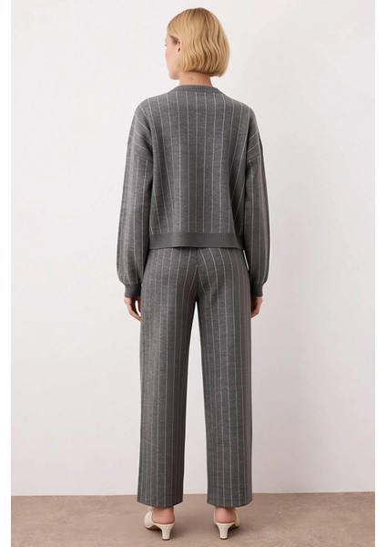 Kadın Alt Üst Triko Çizgili Oversize Kazak Pantolon Takımı Günlük Şıklık ve Bir Arada Sunuyor Spor indirimleri