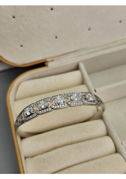 Vip Seri Gümüş Renk Oval Zirkon Taşlı Kelepçe