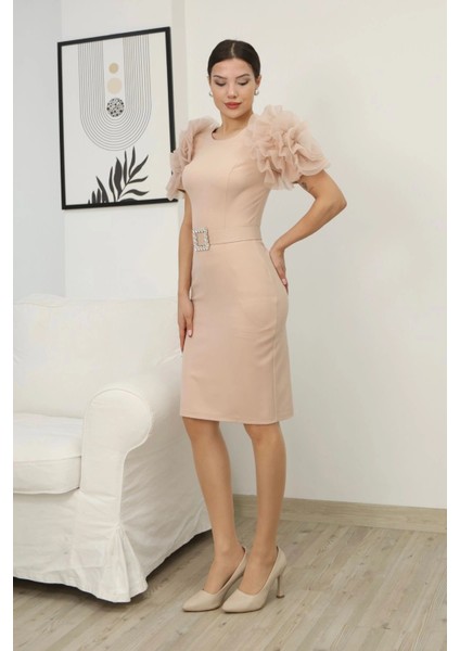 Çiçek Kol Detaylı Kemerli Diz Boyu Elbise 2182-BEJ modelleri