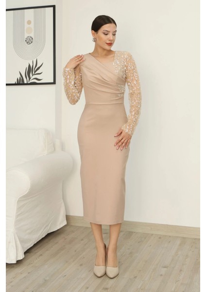 Asimetrik Yaka Işlemeli Tül ve Büzgü Detaylı Midi Elbise 2322-BEJ