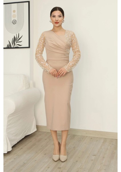 Asimetrik Yaka Işlemeli Tül ve Büzgü Detaylı Midi Elbise 2322-BEJ fiyatları