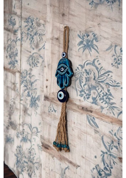 Nazar Boncuklu Seramik Fatma Ana Eli Figürlü El Yapımı Dekoratif Duvar Süsü Eşyası 7X36 cm