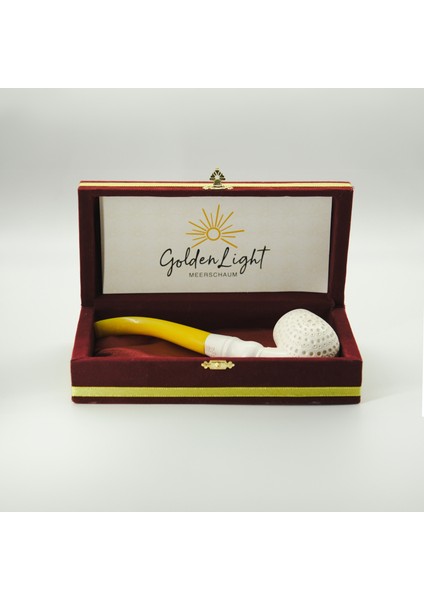 El Yapımı Lületaşı Pipo 17,5 cm – Delik Işlemeli Çiçek Motifli, Sarı Akrilik Ağızlıklı Kadife Kutulu fiyatları