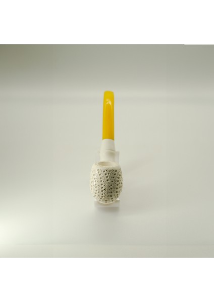 El Yapımı Lületaşı Pipo 17,5 cm – Delik Işlemeli Çiçek Motifli, Sarı Akrilik Ağızlıklı Kadife Kutulu