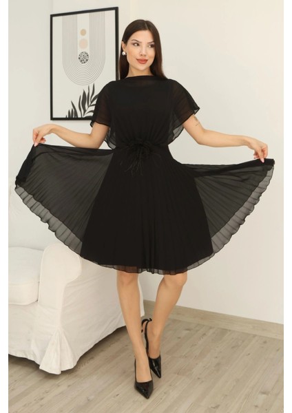 Çiçek Detaylı Piliseli Elbise 2378-SIYAH