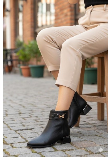 573106 Toka Detaylı Burnu Sivri 3 cm Kalın Topuk Fermuarlı Kadın Bot fiyatları