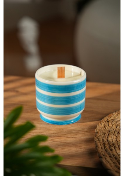 Blue Breeze – El Yapımı Seramik Kap • %100 Soya Wax • Odun Fitilli Mum