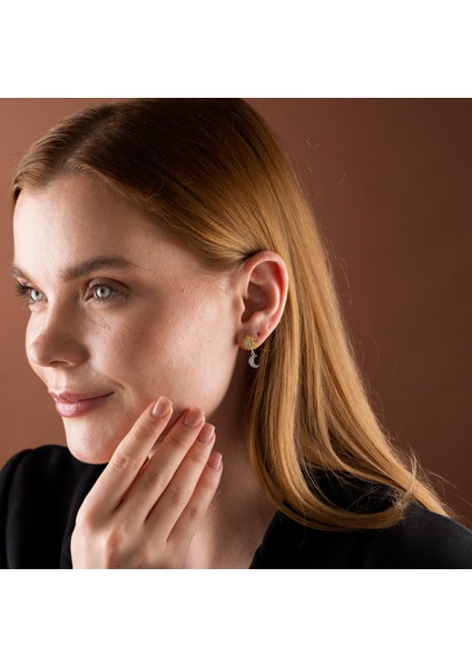 925 Ayar Gümüş Sallantılı Mini Güneş ve Ay Küpe indirimleri