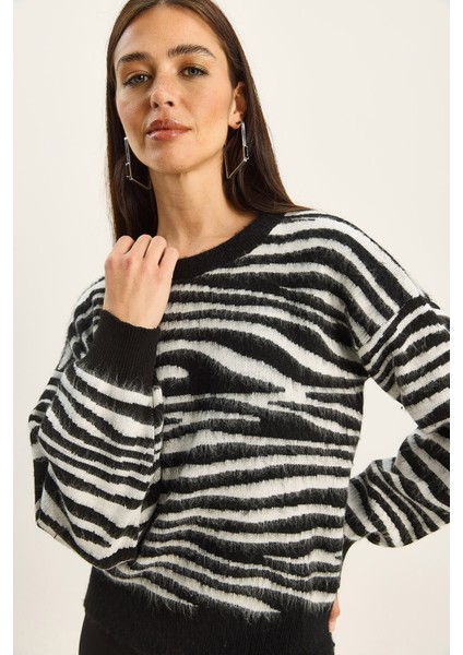 Kadın Zebra Desenli Bisiklet Yaka Şardonlu Triko Kazak modelleri
