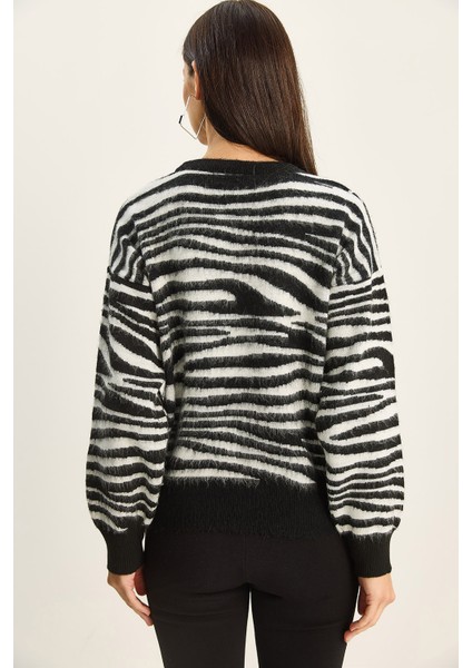 Kadın Zebra Desenli Bisiklet Yaka Şardonlu Triko Kazak indirimleri