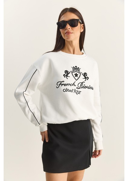 Kadın Bisiklet Yaka Nakış Işlemeli Üç Iplik Şardonlu Sweatshirt fırsatları