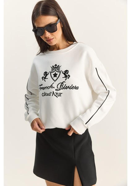 Kadın Bisiklet Yaka Nakış Işlemeli Üç Iplik Şardonlu Sweatshirt indirimleri