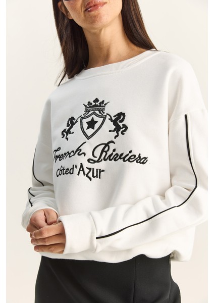 Kadın Bisiklet Yaka Nakış Işlemeli Üç Iplik Şardonlu Sweatshirt