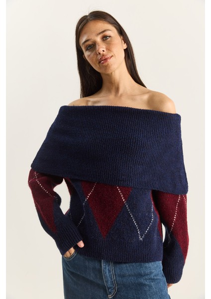 Kadın Madonna Yaka Baklava Desenli Triko Kazak fiyatları