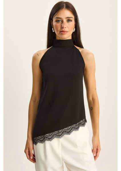 Kadın Halter Yaka Asimetrik Etek Ucu Dantel Detaylı Bluz