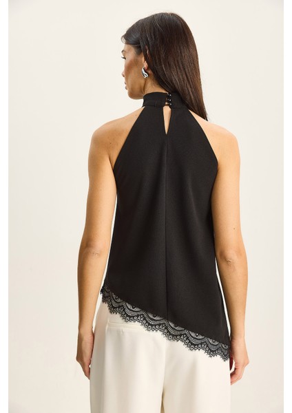 Kadın Halter Yaka Asimetrik Etek Ucu Dantel Detaylı Bluz